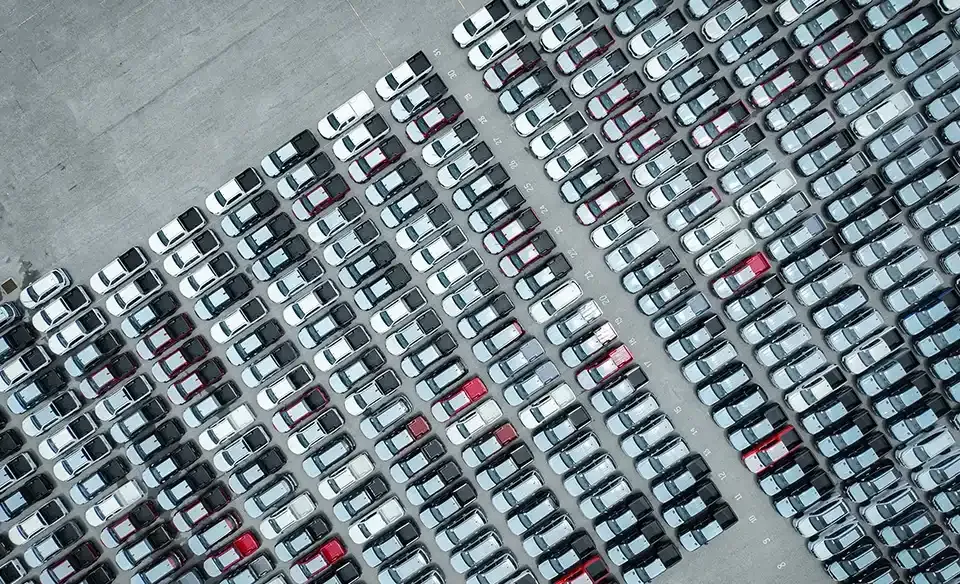 Gro&szlig;kunde &ndash; Was ist das? Ein Unternehmen mit mindestens 25 Mitarbeitern und einen Fuhrpark von 15 Fahrzeugen und mehr &ndash; Bild zeigt Firmenfuhrpark